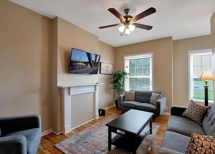 Lovely Unit In Historic Sw Garden - 3 Queen Beds